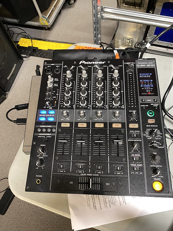 2006年製Pioneer DJM-800 DJミキサー レビュー】DJミキサーは「Pioneer DJM800」を選ぶだけでミックス
