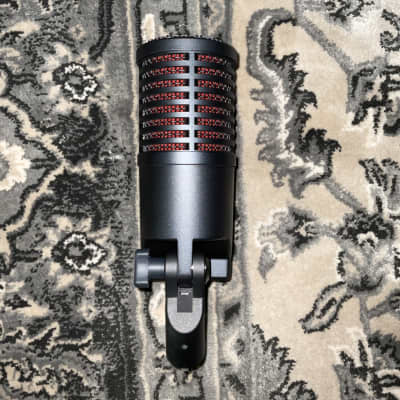 sE Electronics DynaCaster Professional Dynamic Studio Microphone image 2