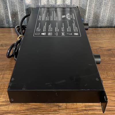 Livewire PC1100 11 Outlet Power Conditioner Distribution Used image 3