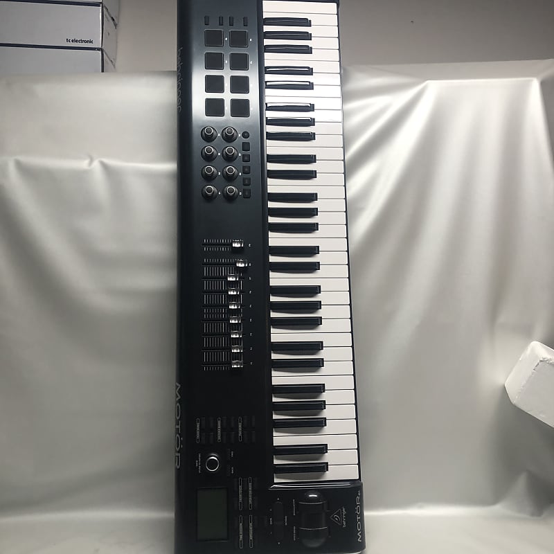 Controlador MIDI Behringer UMX-610 – Shopping Music