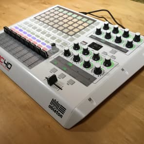 AKAI APC40 SPECIAL EDITION 限定版ホワイトカラー Akai APC 40 Special Edition White | Reverb