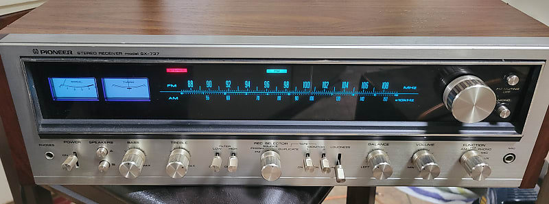 Pioneer SX-737 35-Watt Stereo Solid-State Receiver 1974 - 1976 - Silver  			