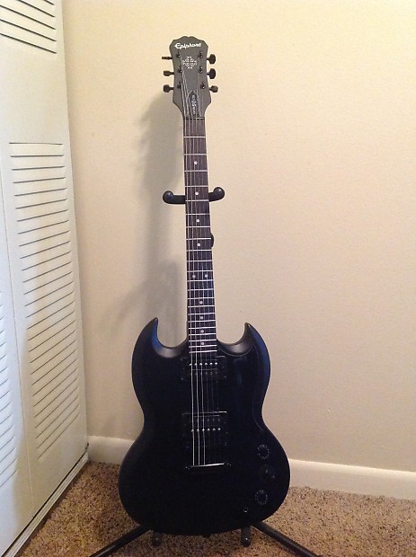 Epiphone SG gothブラックエレキギター DISC Epiphone SG Goth G-400 Electric Guitar, Black Satin at