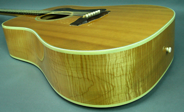 Guild D30 BLD Vintage Acoustic Guitar Natural Flame Finish