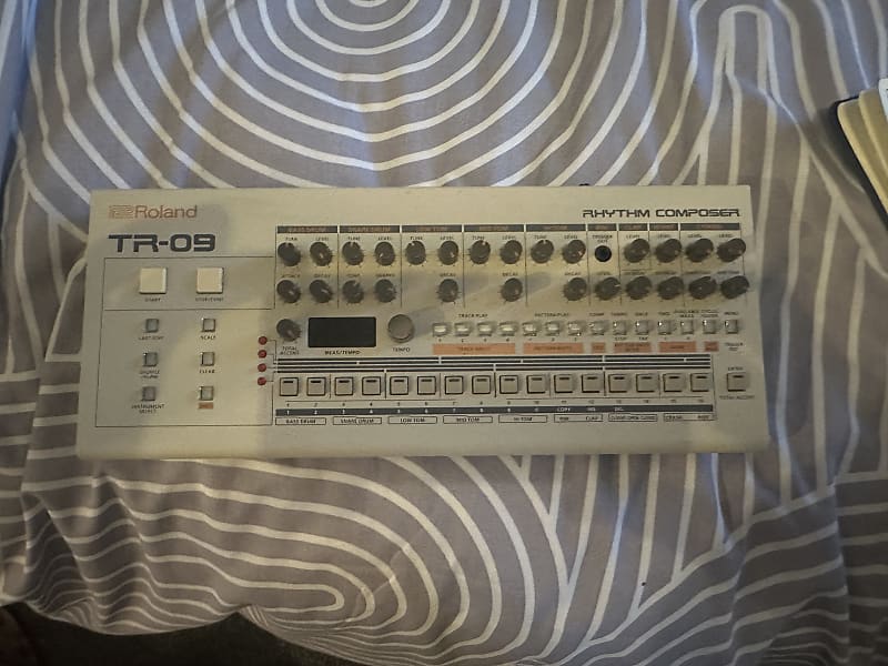 Roland Boutique Series TR-09 Rhythm Performer Drum Machine