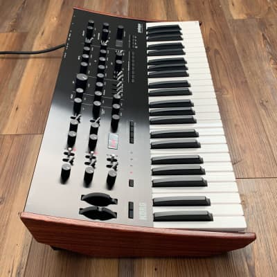 Korg Prologue 8 Polyphonic 49-Key 8-Voice Analog Synthesizer 2018 - Present - Black/Wood (Brand New/Open Box) image 7