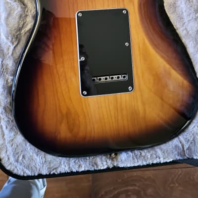 Fender American Ultra Luxe Stratocaster with Maple Fretboard 2021 - Present - 2-Color Sunburst image 9