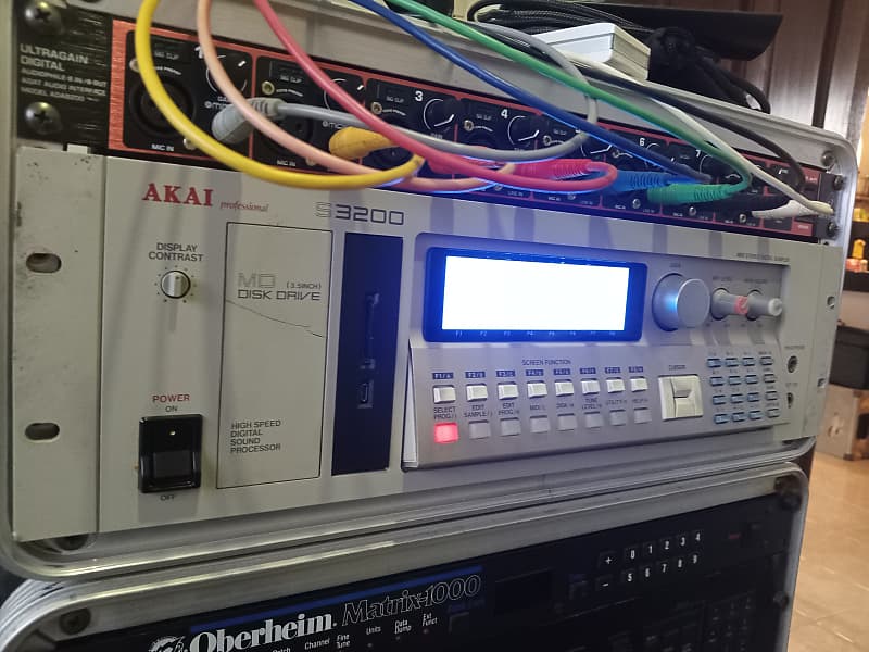 Akai S3200 MIDI Stereo Digital Sampler