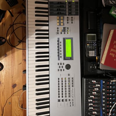 Yamaha Motif ES 8 Production Synthesizer 2000s - Gray