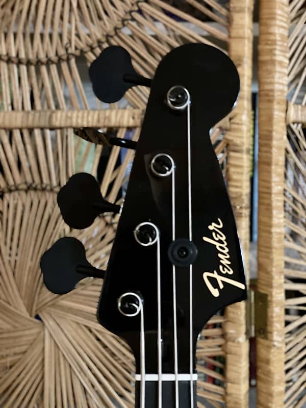 Fender Mustang Bass Limited Edition Ebony Black with Case
