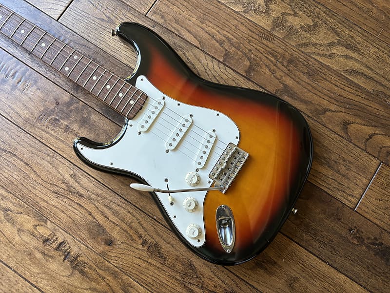 Fender Stratocaster ST62-65サンバースト レフティ Fender Stratocaster ST62-65サンバースト レフティ Fender