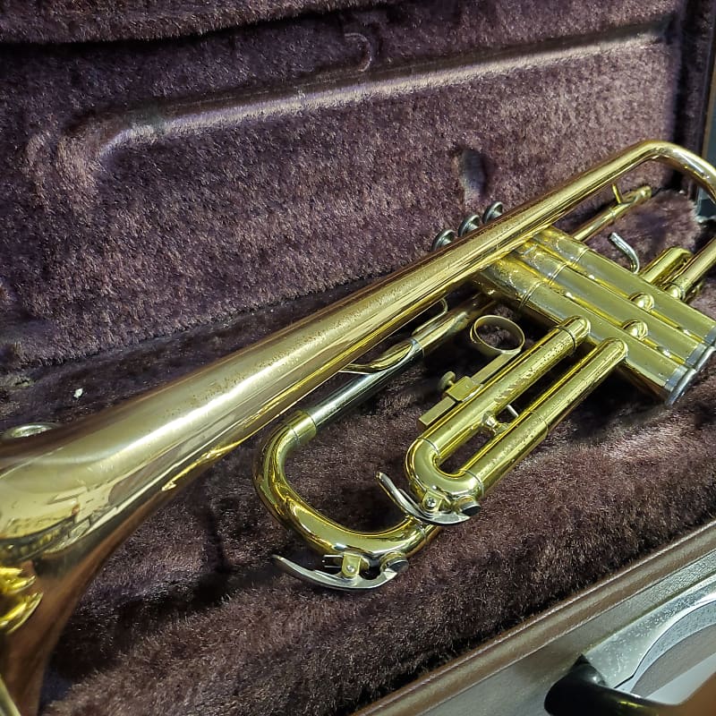 Yamaha YTR 3320 w/case | Reverb