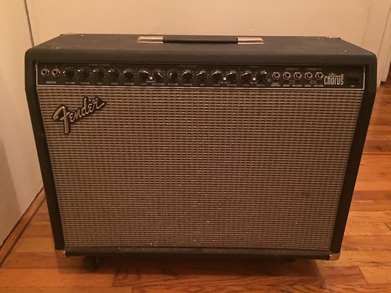 Fender ultimate store chorus pr 204