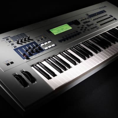 Yamaha MO6 61-Key Music Production Synthesizer Workstation with DAW Control 2008 Silver image 3