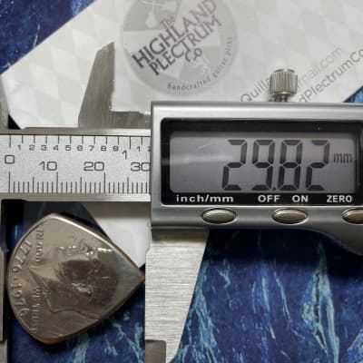 The Highland Plectrum Co. One 1976 USA Bicentennial Kennedy Half Dollar Coin Pick/Plectrum image 2