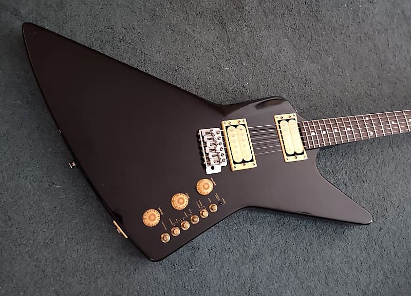 美品 Cort Explorer エクスプローラー VX-2X グレー Cort VX-2X metallic silver electric guitar with EMG pick ups