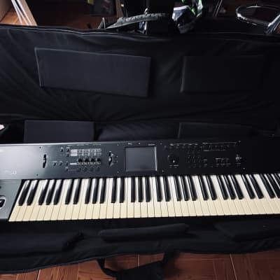 Korg M50 73-Key Music Workstation Keyboard 2000s - Black