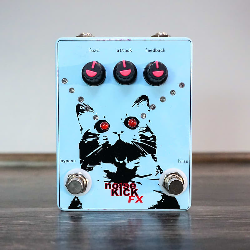 noiseKICK FX Laser Cat Fuzz Light Blue Reverb