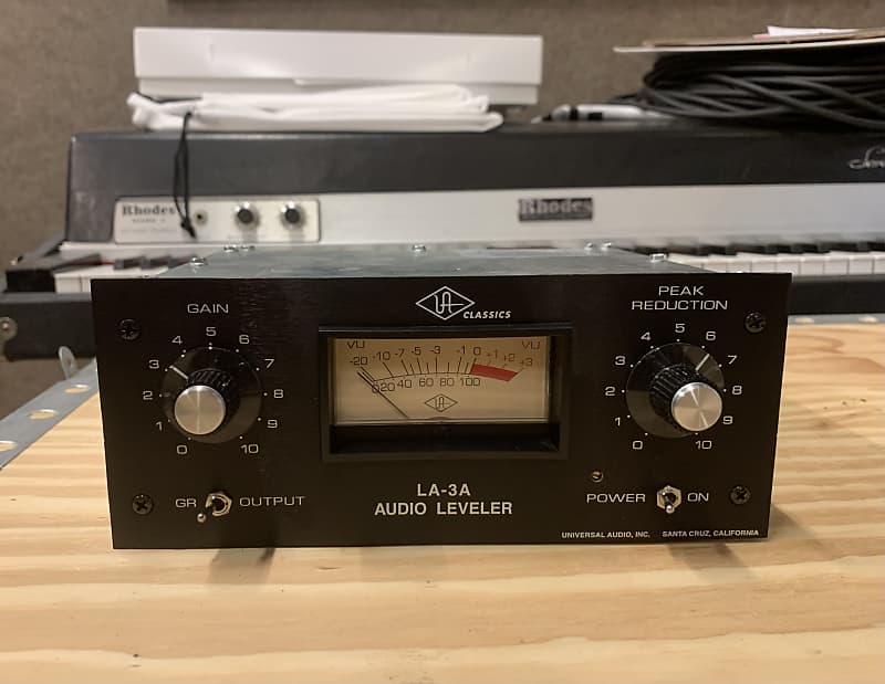 Universal Audio (UREI) LA3a compressor/limiter Black Reverb