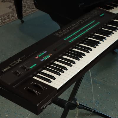 Yamaha DX7 Programmable Algorithm Synthesizer 1983 - 1987 - Brown