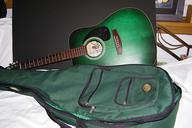 Art & Lutherie Wild Cherry 2000's Satin Forest Green | Reverb