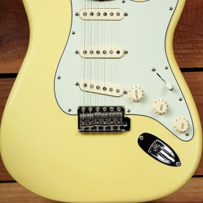 FENDER CLASSIC SERIES 60s STRATOCASTER Rare Canary Diamond Yellow Strat 66380 image 5