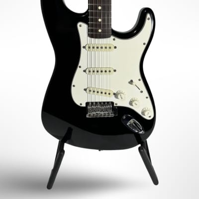 Fender Standard Stratocaster *1992* with Vintage Tremolo, Rosewood Fretboard Black image 4
