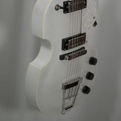 Hofner HI-459-PE-PW Ignition Pro Violin Style Electric Guitar - Pearl White image 4