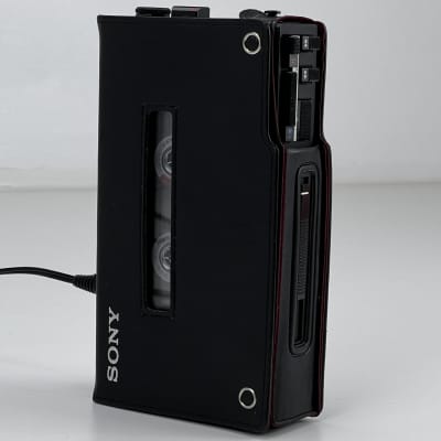 Sony  WM-D6C Professional Walkman - Including Leather Protective Case, Carrying Strap, DC Supply & Manual image 6