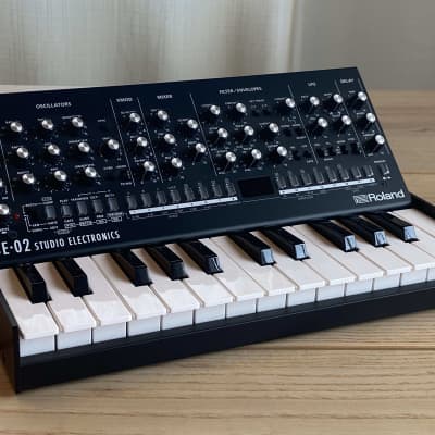 Roland SE-02 ＋K-25M Roland SE-02 Boutique Series Synthesizer Module with K-25m