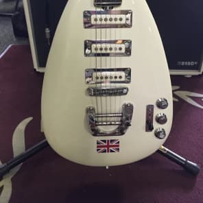 Vox Teardrop Guitar 60's White image 4