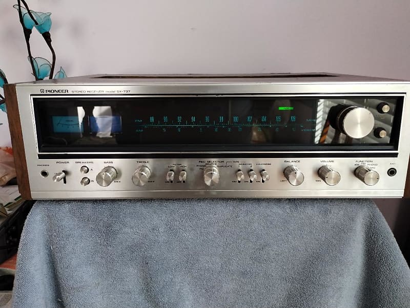 Pioneer SX737 receiver in very good condition - 1970&#039;s  			