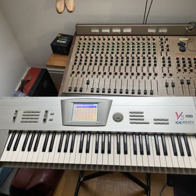 Korg Trinity V3 61-Key 32-Voice Polyphonic Workstation 1998 - Silver