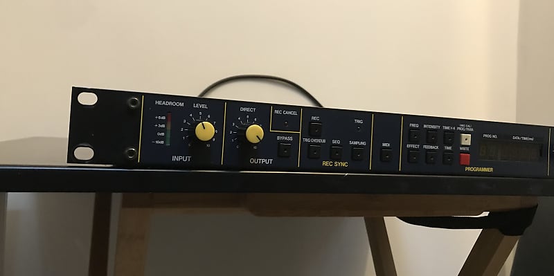 KORG 「SDD-2000」Sampling Digital Delay Korg SDD-2000 Sampling Digital Delay Multi Effect Processor
