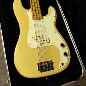 Fender P-bass 1983 Cream/off White P Bass image 3