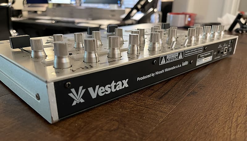 Vestax TR-1 Profesional DJ Midi Controller All Aluminum-Silver