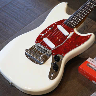 Fender Traditional Series 60s Mustang Solid Body Electric Guitar Olympic White + OHSC image 2