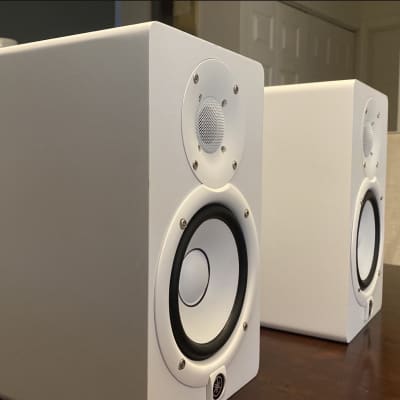 Yamaha HS5 5" Powered Studio Monitor (Single) 2015 - Present - White image 2