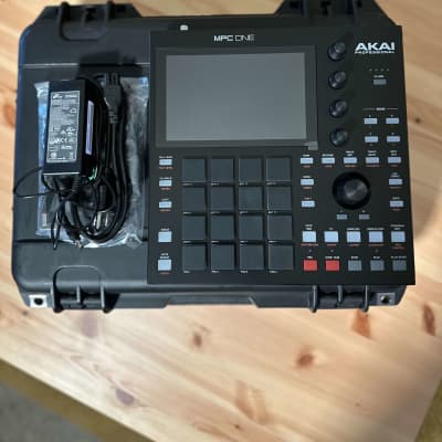 Akai MPC One Standalone MIDI Sequencer WITH SKB Case BUNDLE image 2