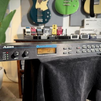ギター ALESIS QUADRAVERB Alesis Quadraverb GT, Guitar Effects Processor, Preamp