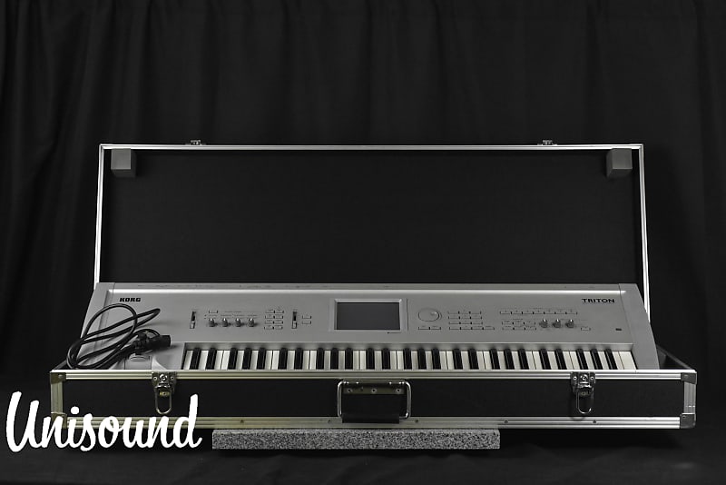 TRITON 61Key Music Workstation Synthesizer in Reverb Canada