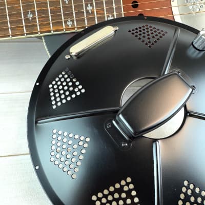 【希少】Rogue Classic Spider Resonator ブラック Rogue Classic Spider Resonator Regular Black Roundneck | Reverb