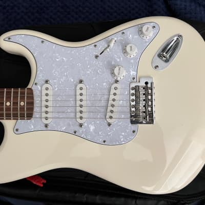 Polar White Fender Standard Series Stratocaster - Dimarzio Area Pickups w/ 7way switch image 2
