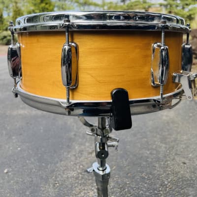 Slingerland No. 153 Artist Model 5.5x14" 8-Lug Maple/Poplar/Maple 3-ply shell  Snare Drum with solid ply maple with reinforcement ring and zoomatic Strainer Rare Natural blonde Lacquer image 4
