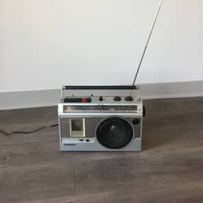 Sanyo M2820 Vintage Radio/Cassette Player 1980's image 3