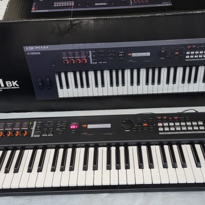 Yamaha MX61 MUSIC SYNTHESIZER V2 2021 - Black