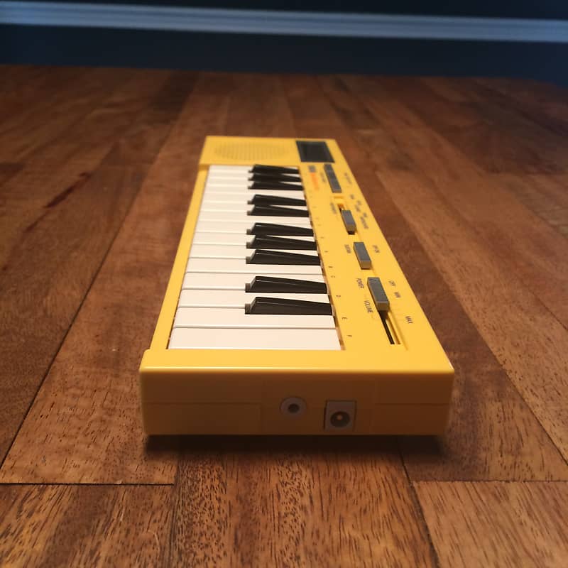 Yamaha HS-501 Digital Keyboard w/ original box, manual and