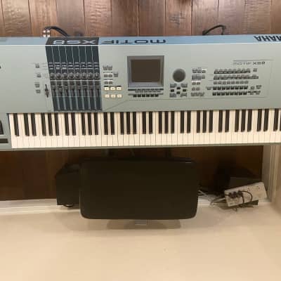 Yamaha Motif XS 8 Music Production Synthesizer