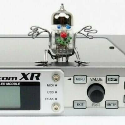 Roland Fantom XR V2.0 Synthesizer + 32MB DIMM + Top Zustand + Garantie