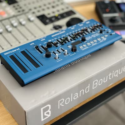 Roland SH-01A  - BLUE